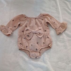 Grayson Mini tan acorn print long sleeve waffle one piece with bow Sz 0-3 month